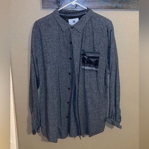Men’s gray button down with pocket